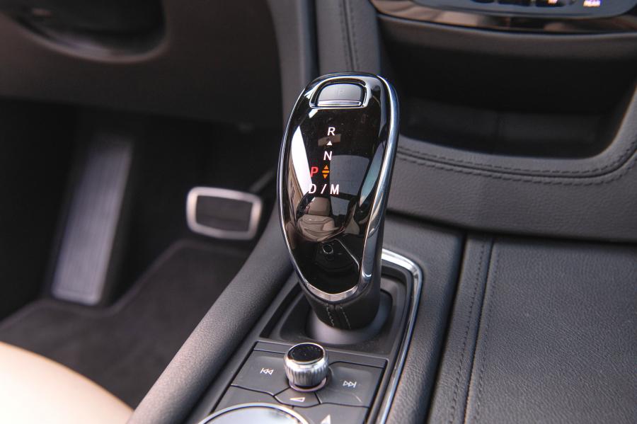 Детали интерьера Cadillac XT5 Sport 2019 года  (NA) (фото 12 из 42)